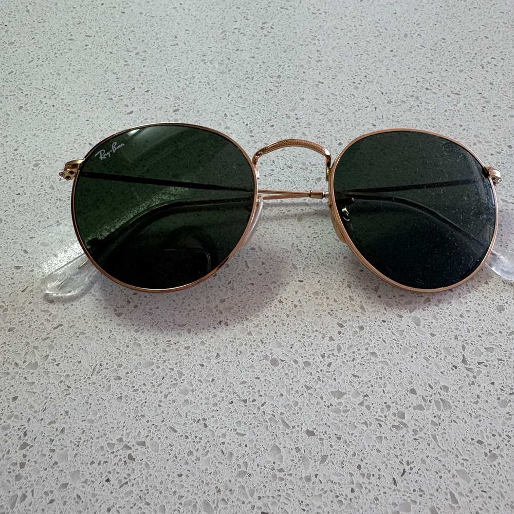 Ray-Ban Round Sunglasses with Gold Frame